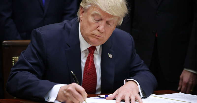 Trumpsigning_s